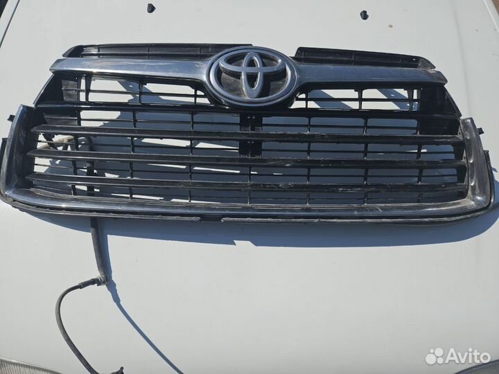 Решетка радиатора тайота хайлендер