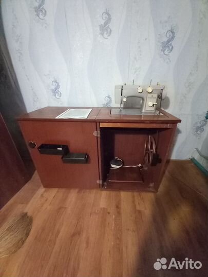 Швейная машинка Чайка 142м
