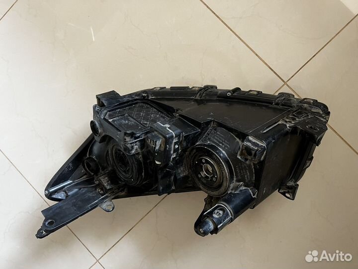 Фара оригинал Toyota Rav4 правая