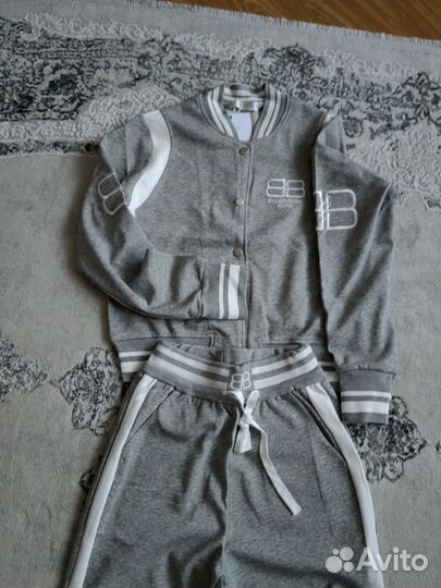 Спортивные костюмы женские новые44,46,48,50,52,54