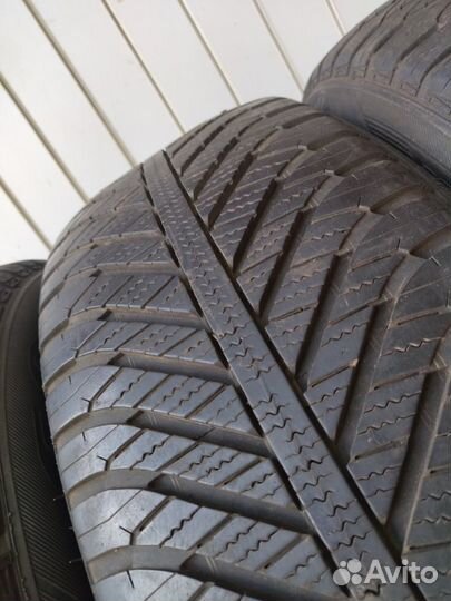 Goodyear Vector 4Seasons 225/55 R17