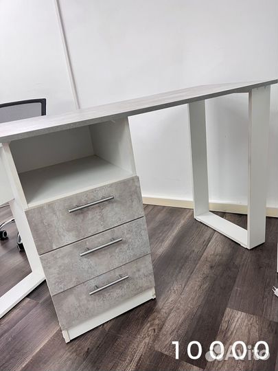 Маникюрный стол