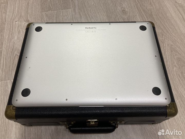 Macbook pro 13 2015 i5 16gb SSD 500 gb