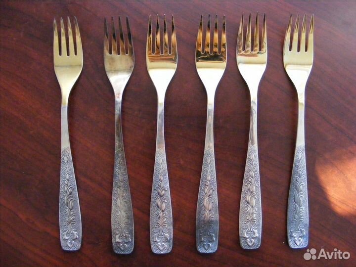 Набор новых столовых приборов