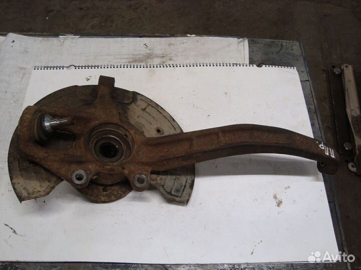 Кулак передний правый W251 M272