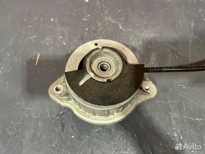 Подушка крепления двигателя Mercedes-Benz S-Class