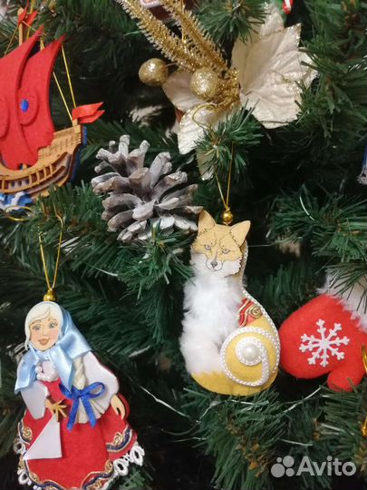 Новогодние игрушки, шишки крашенные