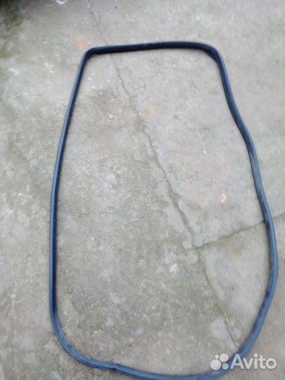 Уплотнитель двери задний правый Mazda CX-7 2008г