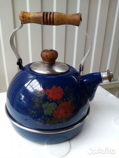 Банки,чайник б.у ведёрки пластиковые кастрюля б.у