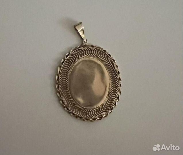 Золотой медальон 585