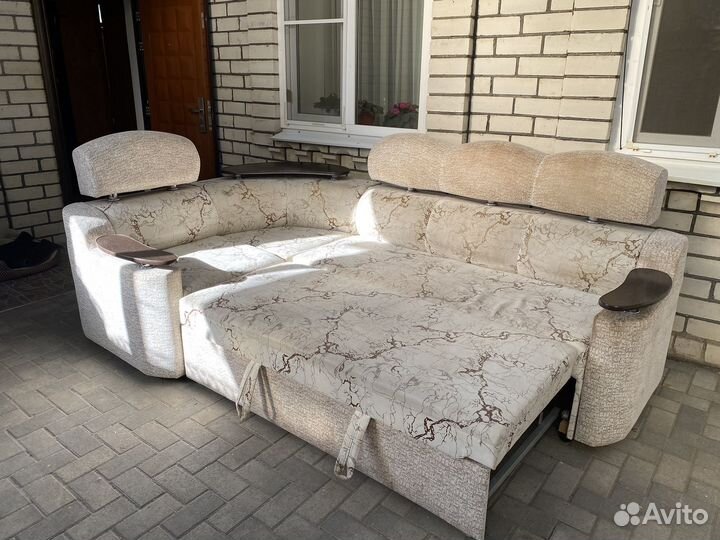 Диван