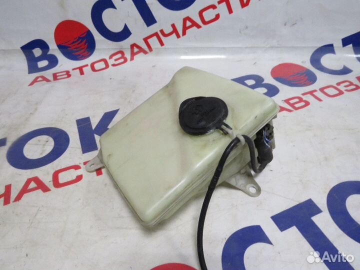 Бачок омывателя toyota chaser GX90, JZX90, JZX91
