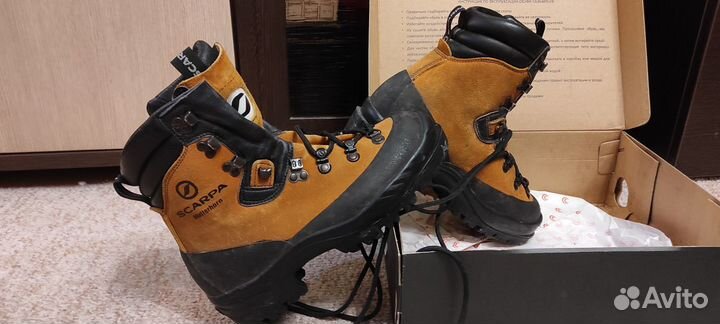 Туристические ботинки