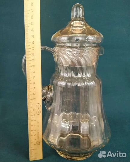 Стеклянный кувшин с крышкой