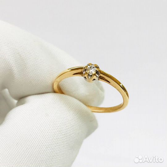 Золотое кольцо с бриллиантом 585