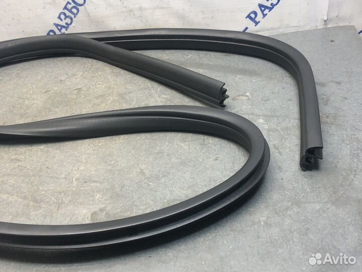 Пер лев уплотнитель проема Focus 3