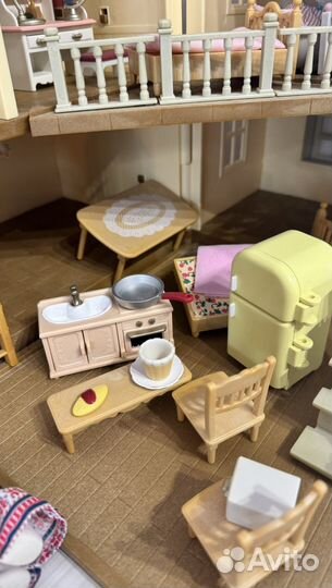 Sylvanian Families дом с мебклью и семьями