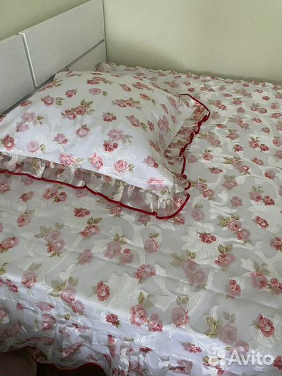 Покрывало, наволочка, шторы-тюль