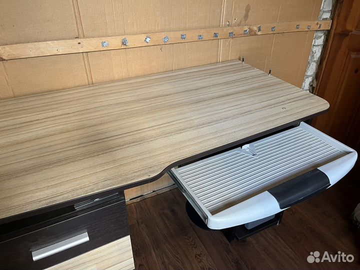 Школьный стол