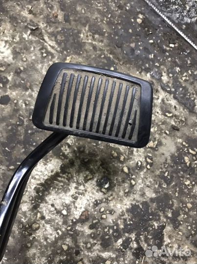 Педаль тормоза Hyundai Solaris 2