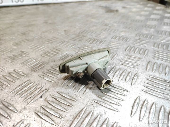 Повторитель в крыло правый Kia Ceed 2007 2012