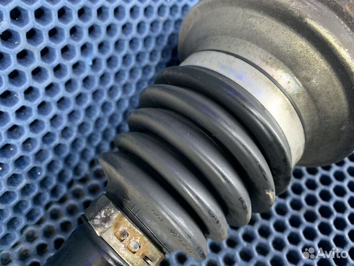 Правый задний полуось задняя правый Audi Q7 4L