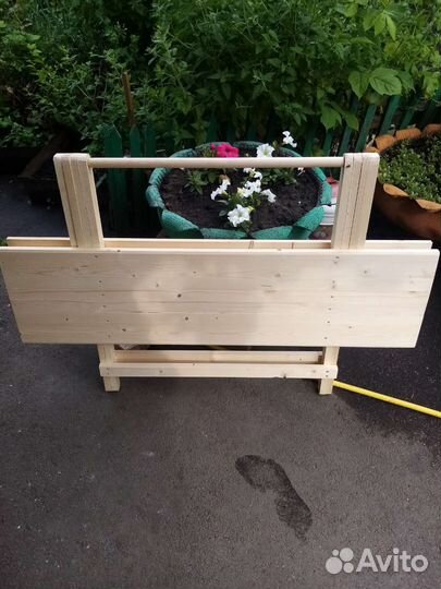 Стол и стулья