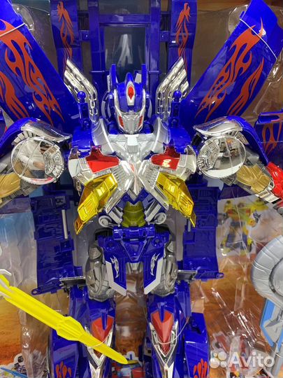 Робот Оптимус Прайм