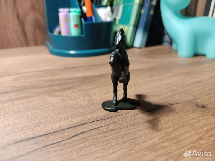 Конь из kinder surprise nattons 2023