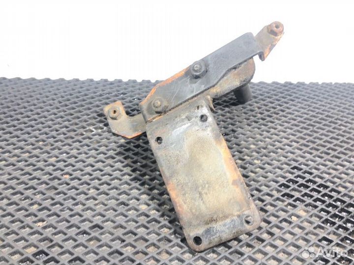 Кронштейн кулисы МКПП Iveco Stralis