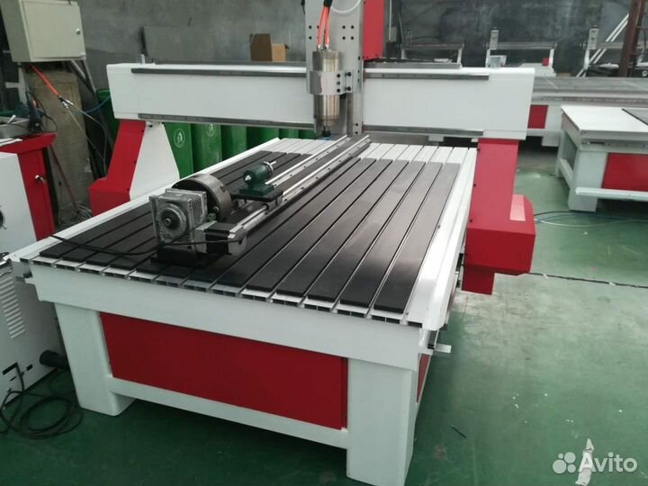 Фрезер чпу по дереву 1318 с токарной осью на столе