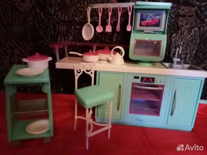 Новая кухня с посудой для Барби