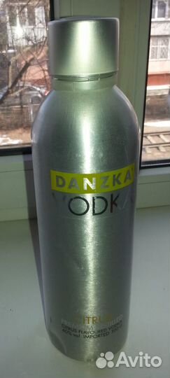 Пустая бутылка Danzka Vodka метал.Дания винтаж
