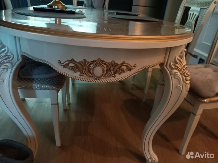 Кухонный стол и стулья комплект