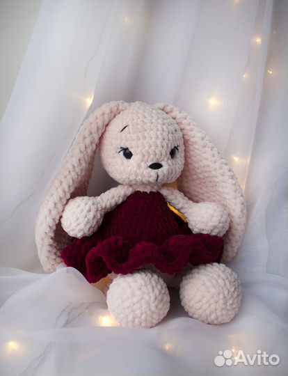 Зая в юбке вязаная мягкая игрушка