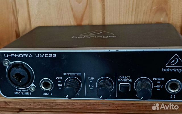 Звуковая карта behringer umc22