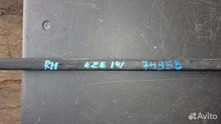 Молдинг крыши Toyota Corolla Fielder NZE141