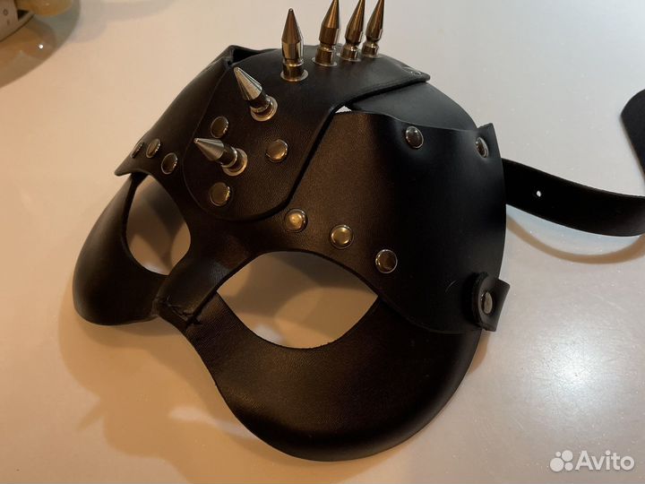 Маска кожаная с шипами