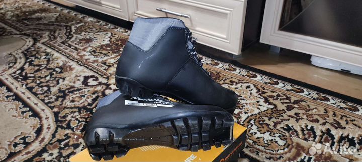 Лыжные ботинки