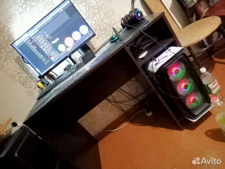 Компьютерный стол