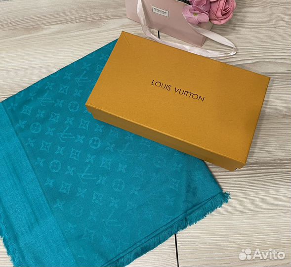 Платок louis vuitton в коробке