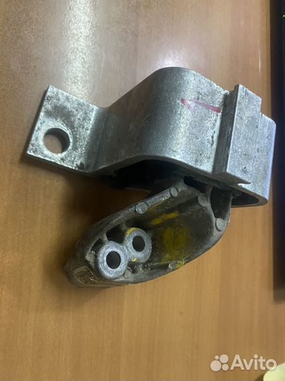 Опора двигателя LADA Largus бу оригинал