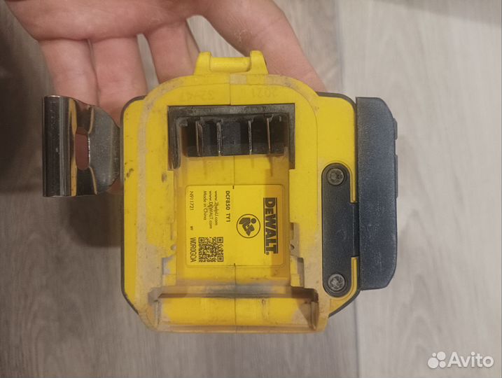 Винтовёрт (шуруповёрт, гайковёрт) DeWalt 850