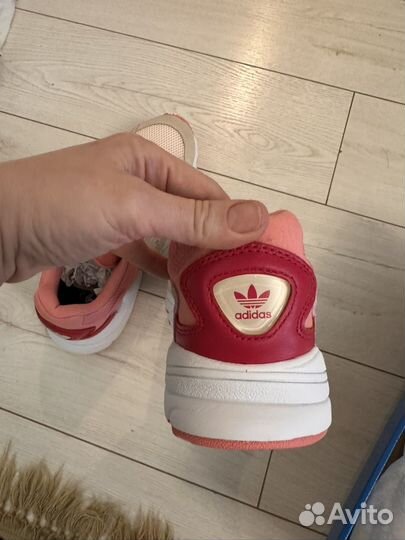 Кроссовки adidas