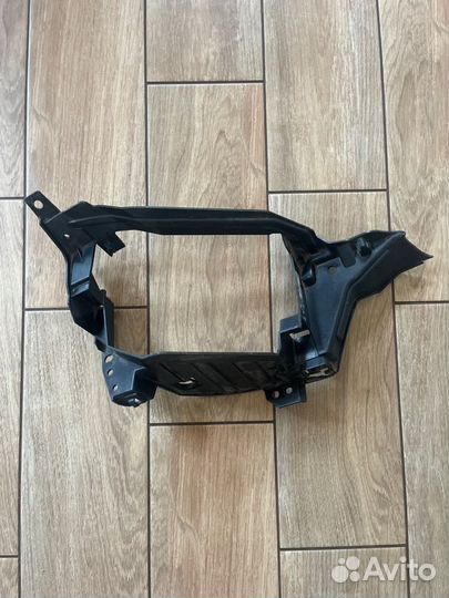 Кронштейн насадки глушителя левый Bmw 5 G05 С 2019