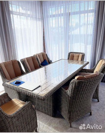 Прозрачное изделие для столов