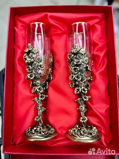 Бронзовый бокал для шампанского