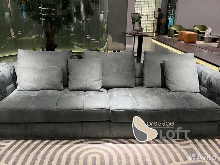 Диван прямой трехместный