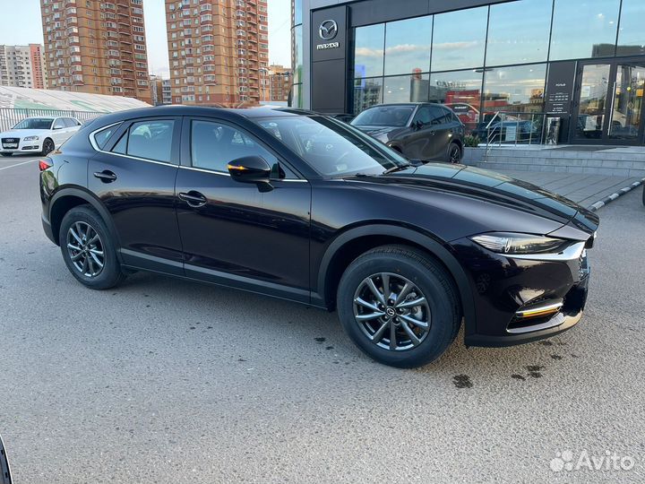 Mazda CX-4, 2022