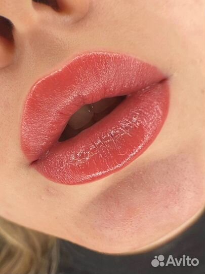 Модель на перманентный макияж брови веки губы